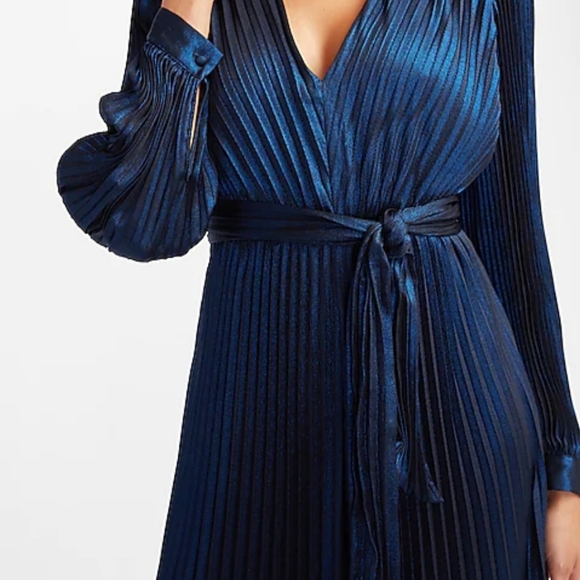 Express Metallic Pleated Dress - Picture 4 of 5